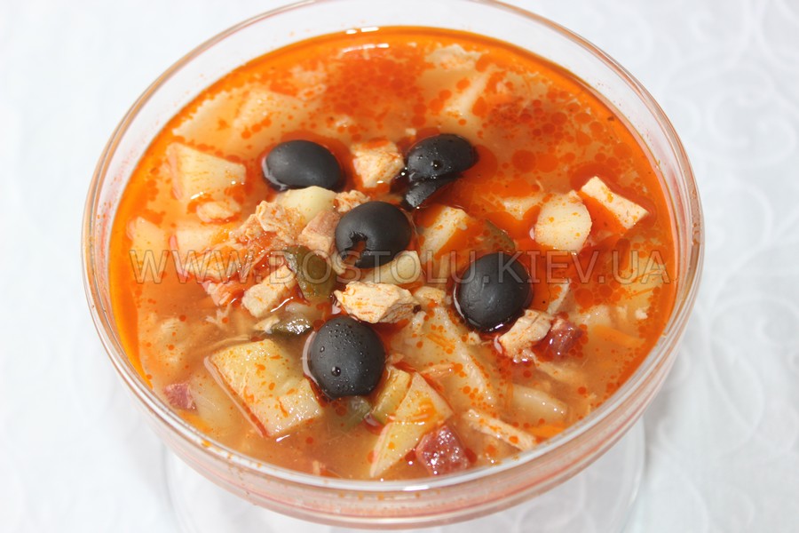 Солянка з куркою і грибами
